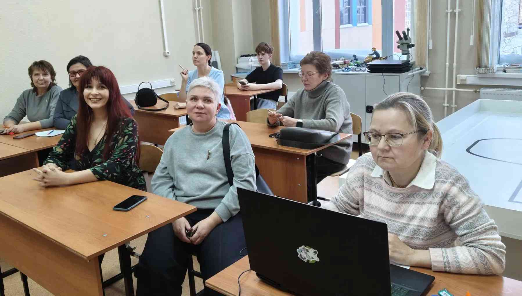 Педагоги структурного подразделения «Наша гавань» приняли участие в Семинаре-практикуме «Практическое применение искусственного интеллекта в методической работе педагога».
